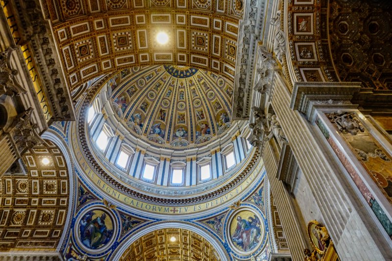 Looking up Inside-St-Peters-Dome